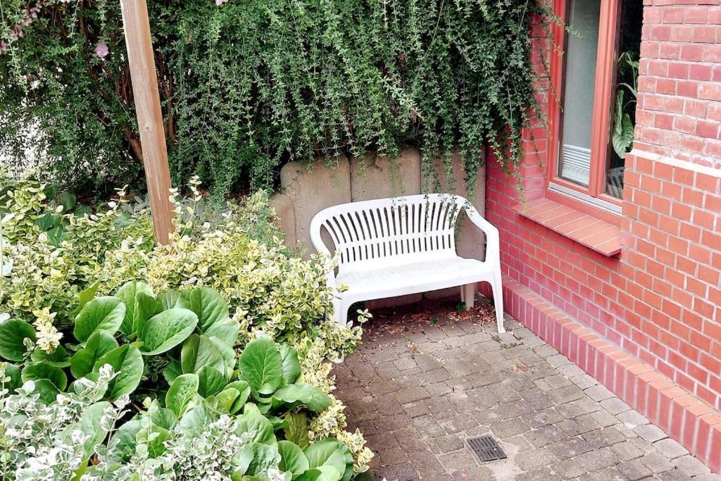 Zentrale Ferienwohnung - Direkt Am See Und Schloss Шверин Экстерьер фото